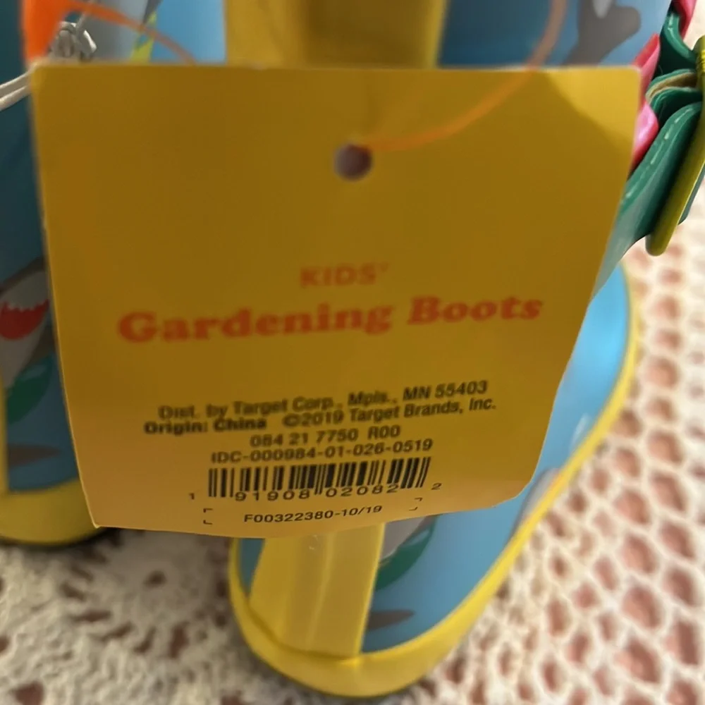 Kids  waterproof garden boots NWT by Sun Squad.  With fun shark patterns. - Picture 7 of 9